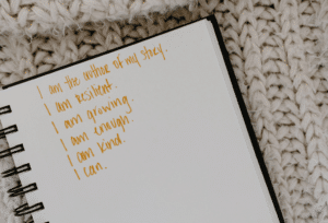 Journal mit positiven Affirmationen